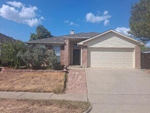 Building Photo - 1123 Greenview Ln