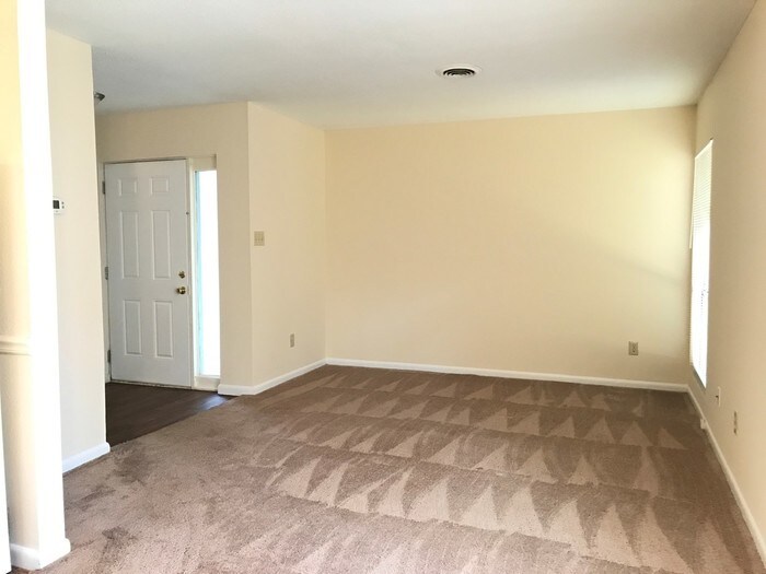 Primary Photo - 1 Bed, 1 Bath - Apartment