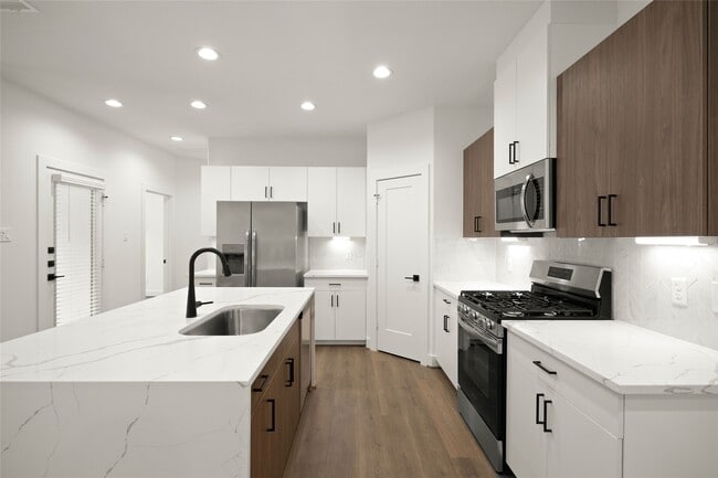 Building Photo - 2729 Solbrook Ln