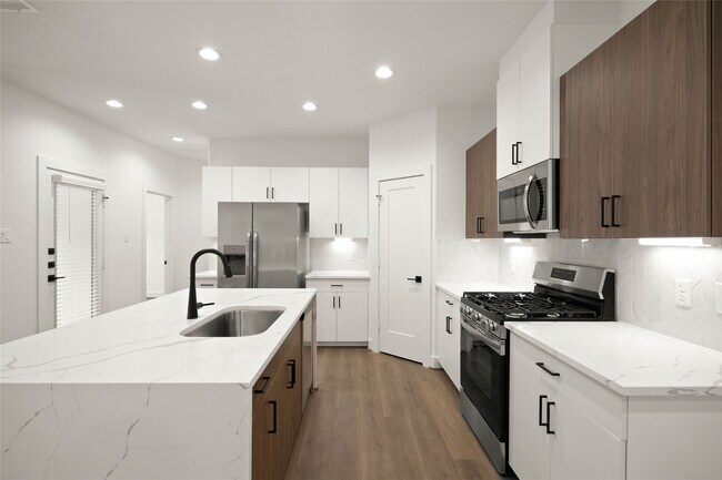 Foto del edificio - 2729 Solbrook Ln