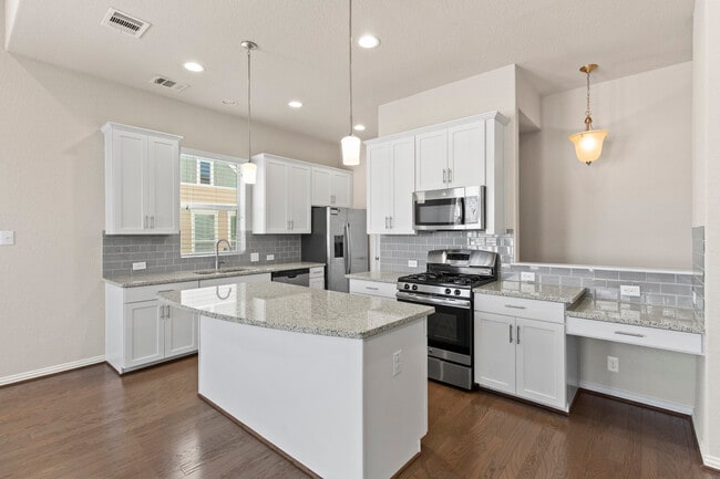 Building Photo - 221 E Courtland Pl