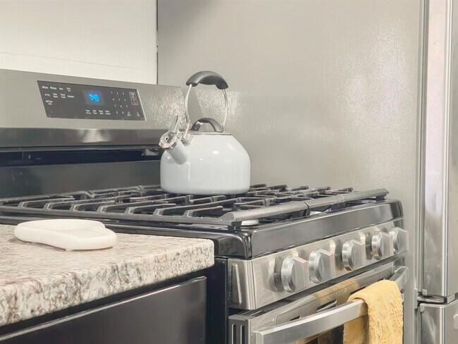 Building Photo - 806 Center St