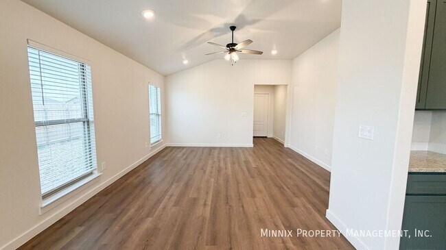 Building Photo - 2151 Langford Ave