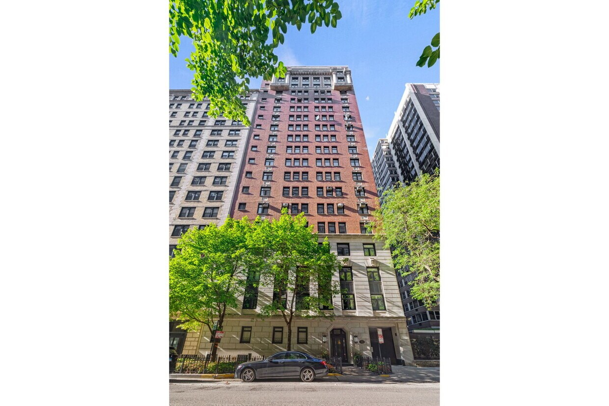 Foto principal - 222 E Chestnut St