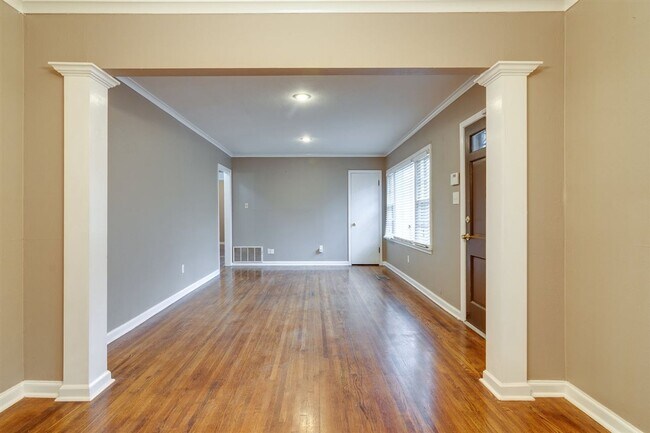 Photo - 3BD/2BA Home located in Colonial Acres!