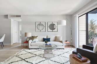 Building Photo - Hunters Glen