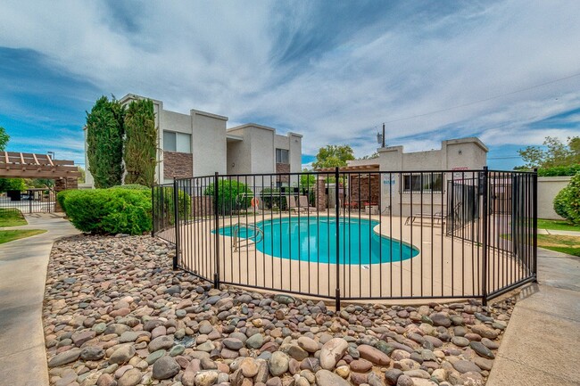 Building Photo - 1320 S Hardy Dr