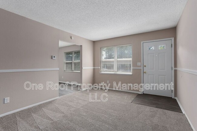 Building Photo - 701 Linwood Dr