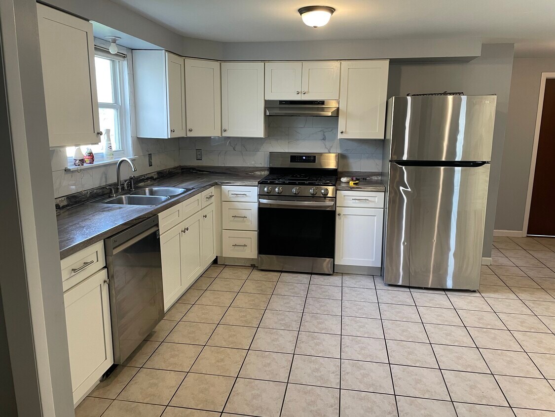 120 Sebring Dr Unit Lower, Depew, NY 14043 Apartments in Depew, NY