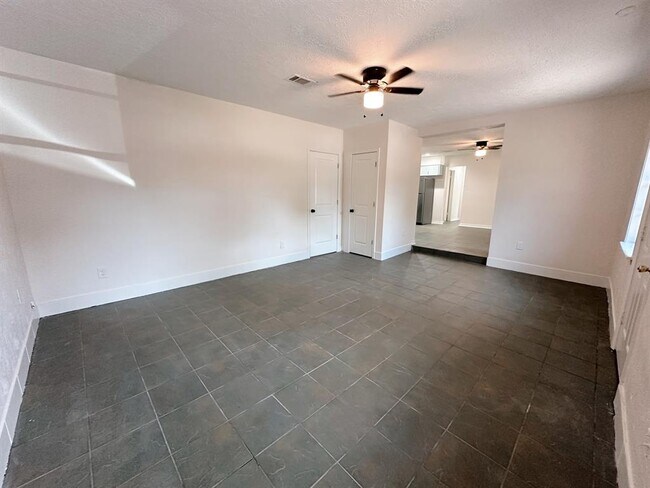 Foto del edificio - 7602 Turquoise Ln