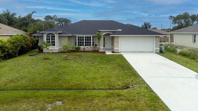 Building Photo - 1330 SW Del Rio Blvd