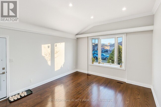 Building Photo - 9 Benshire Dr