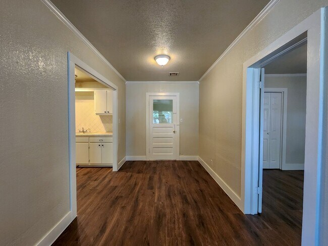 Foto del edificio - Newly Renovated 3 bedroom 1 bath home in Shawnee