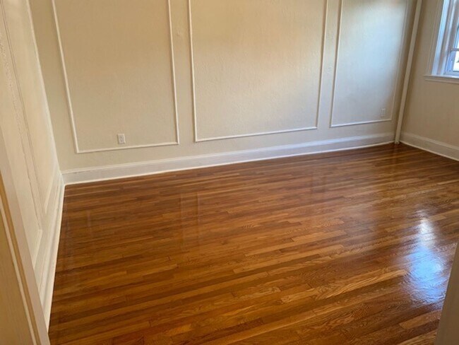 Foto del edificio - 9/1 NO FEE! Spacious 2BR in elevator building, reno. kitchen