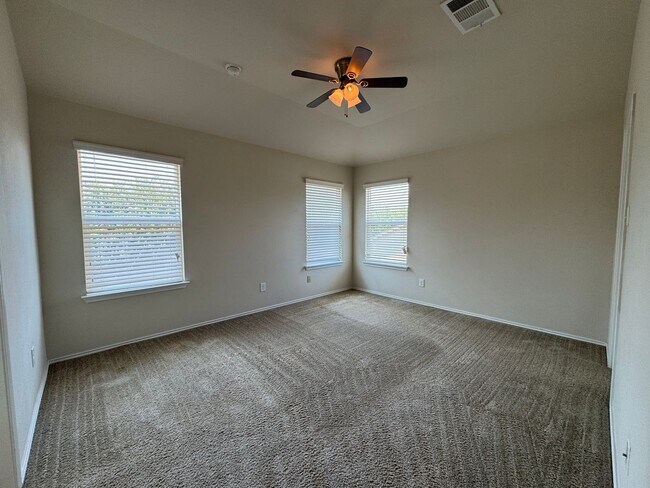 Foto del edificio - 4900 Bayer Hollow Dr