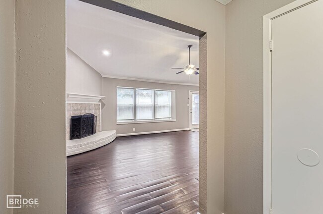 Building Photo - 5607 Circlegate Dr