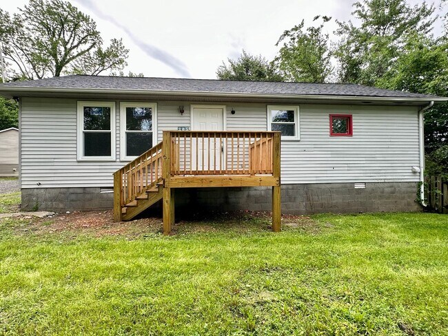Building Photo - 305 Locust Street, Clarksville, TN 37042 *...