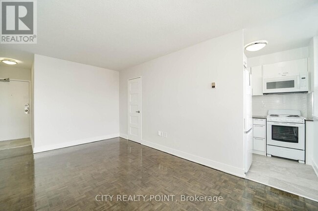 Building Photo - 1500 Bathurst St