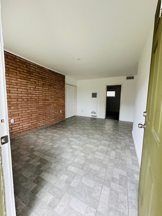 living room - 3834 Glen Arbor Dr