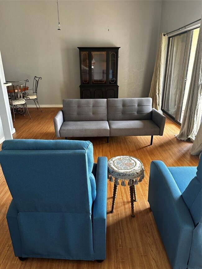 Building Photo - 204 Lakeview Terrace