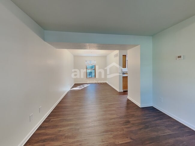 Foto del edificio - 1406 R J Ln