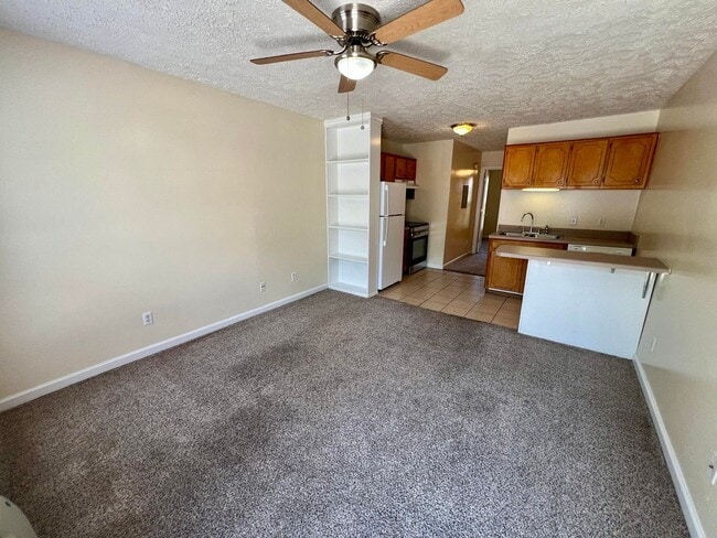 Building Photo - 1BR 1BA Water Included - Venture Point Apartments A-6