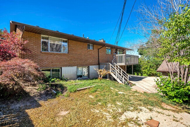 Building Photo - 2555 Elm Ave
