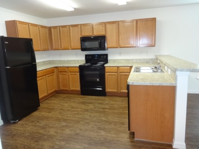 Foto del edificio - 631 Chatham Walk Dr
