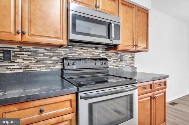 Building Photo - 21 Uxbridge Pl