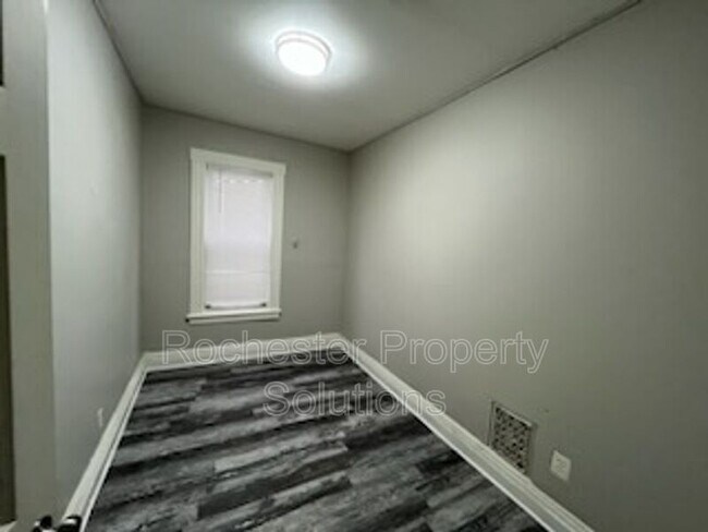 Building Photo - 163 Frost Ave