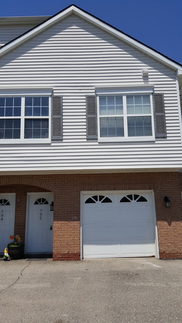 Foto del edificio - BEAUTIFUL 2 BEDROOM 2 BATH CONDO!