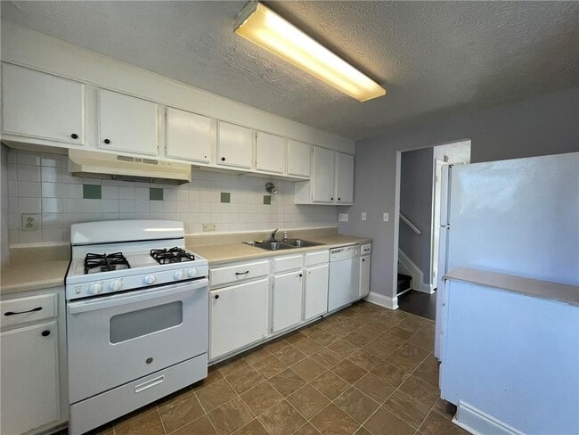 Building Photo - 1001 Traymore Dr