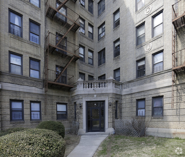 Building Photo - 10 Rich Ave