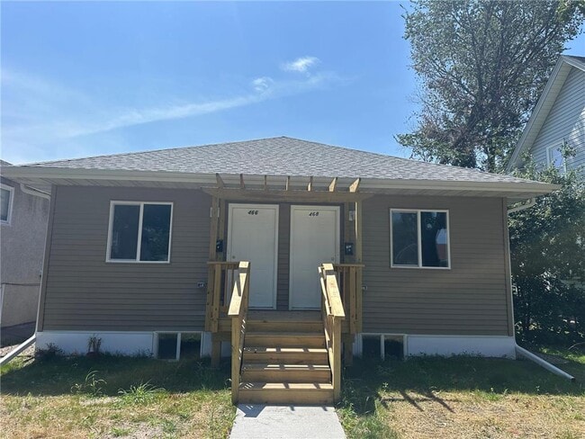 Building Photo - 466 Thomas Ave W
