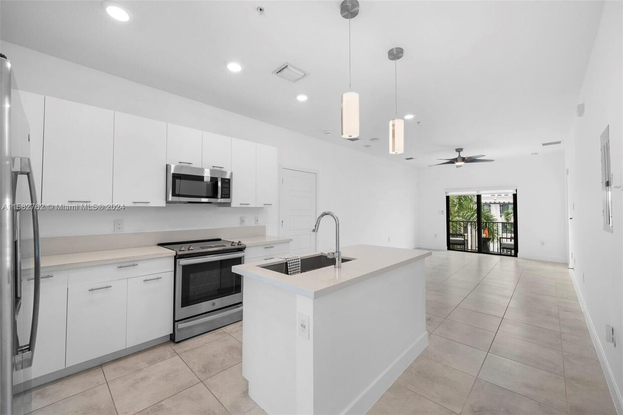 Photo - 4636 NW 84th Ave (Doral, FL)