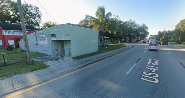 Building Photo - 1760 Park Ave