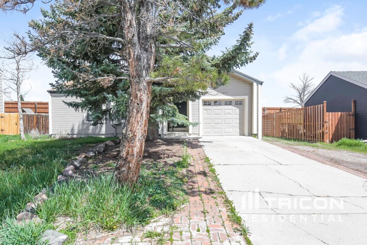 Foto principal - 11897 W Bowles Cir