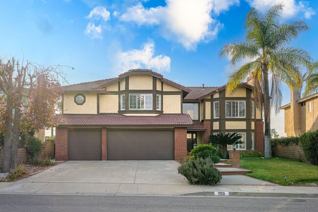 Building Photo - Fully furnished Canyon View 5 Bed Single Family