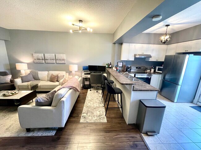Spacious living area - 4016 Kilmer Dr