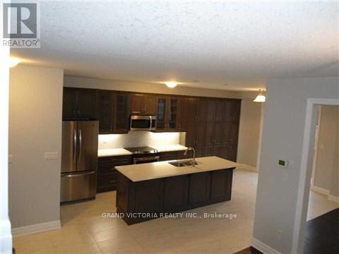 Building Photo - 288 Fellowes Crescent
