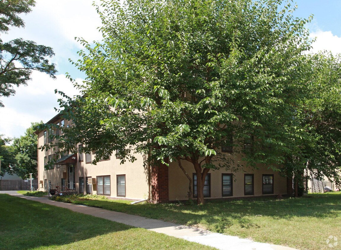 Primary Photo - 3833 W Broadway Ave