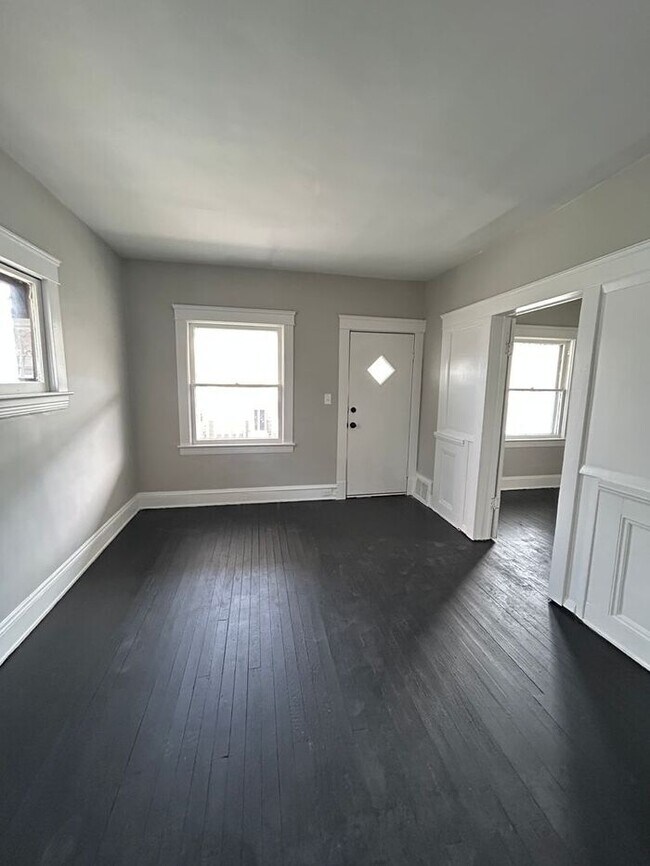 Foto del edificio - 2932 E 118th St