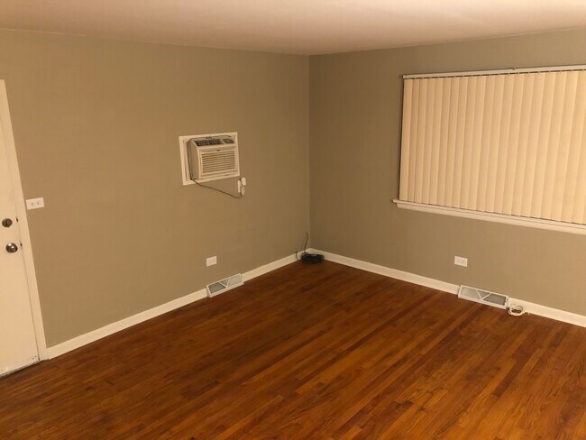 Living room with AC. New AC going in before next season! - 516 W Division St