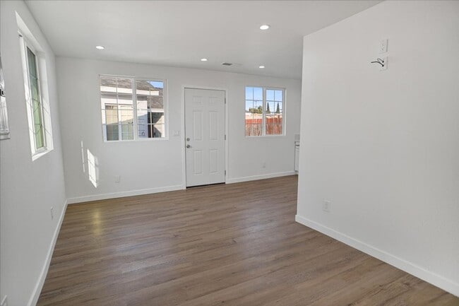 Foto del edificio - Newly Built 2-Bedroom Home in Private Cul-de-Sac – Available Now