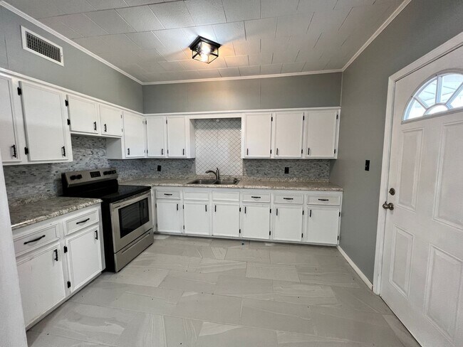 Foto del edificio - Gorgeous home for rent! ALL BILLS INCLUDED!!!