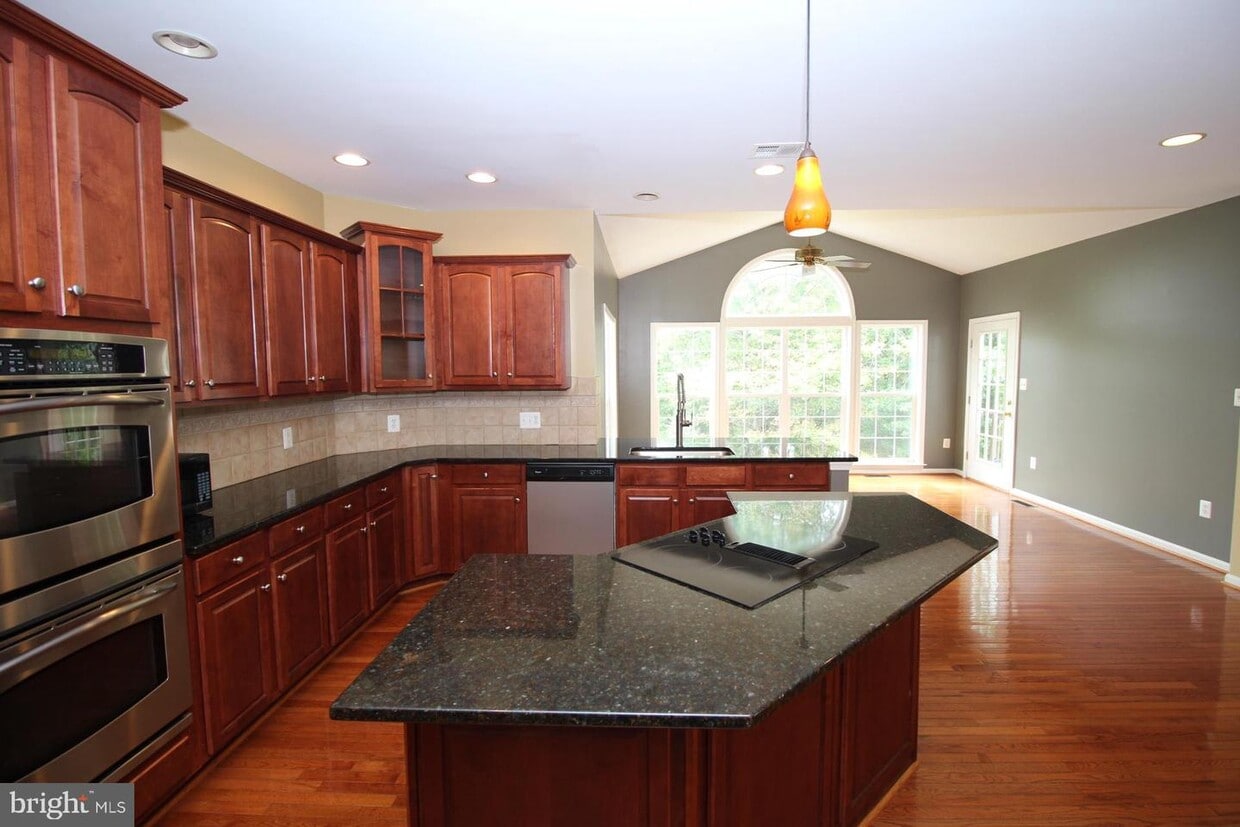 12152 Rain Slicker Pl, Nokesville, VA 20181 House for Rent in