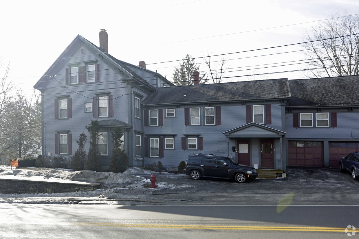 24 Crescent St, Derry, NH 03038 Apartments in Derry, NH