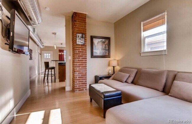Building Photo - Updated 2-bedroom, 1-bath townhouse in the...