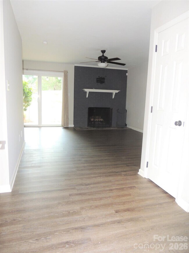 Foto del edificio - 9252 Kings Canyon Dr