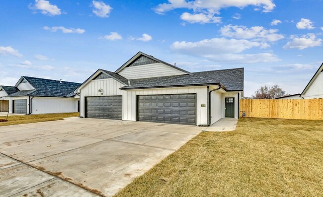 Foto del edificio - Don't Miss Out on this beautiful Duplex!